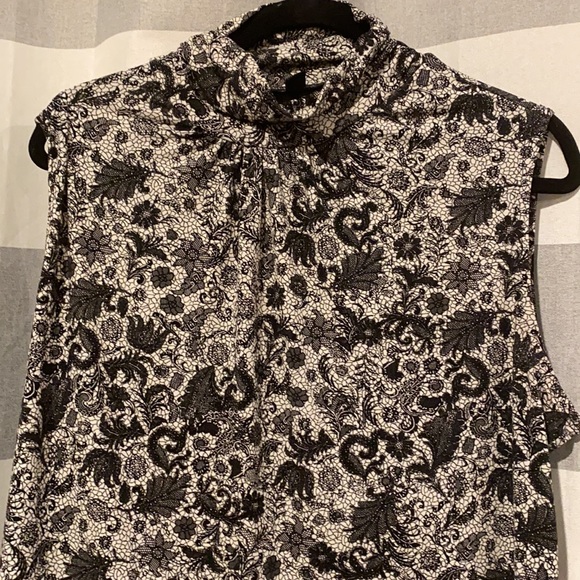 Ladies 0X sleeveless blouse - Picture 2 of 4